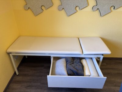 Probeanzeige – Behandlungsliege, gebraucht