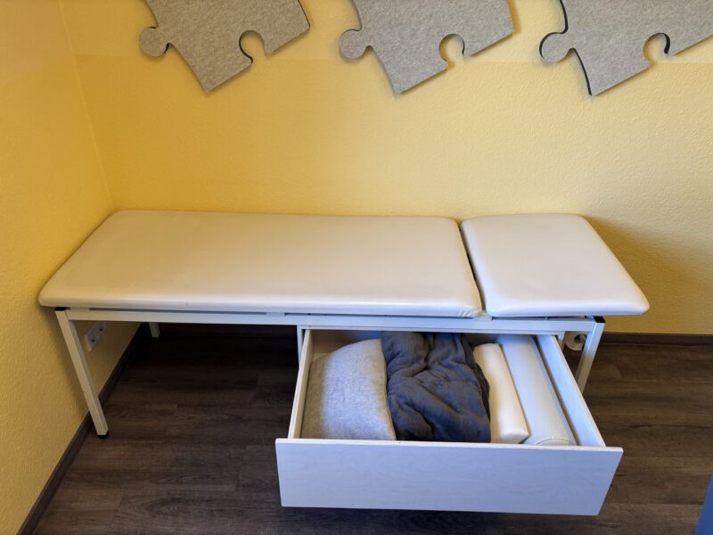 Probeanzeige – Behandlungsliege, gebraucht